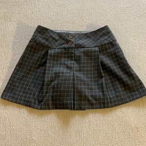 Girls patterned grey and white shorts. Size 7.